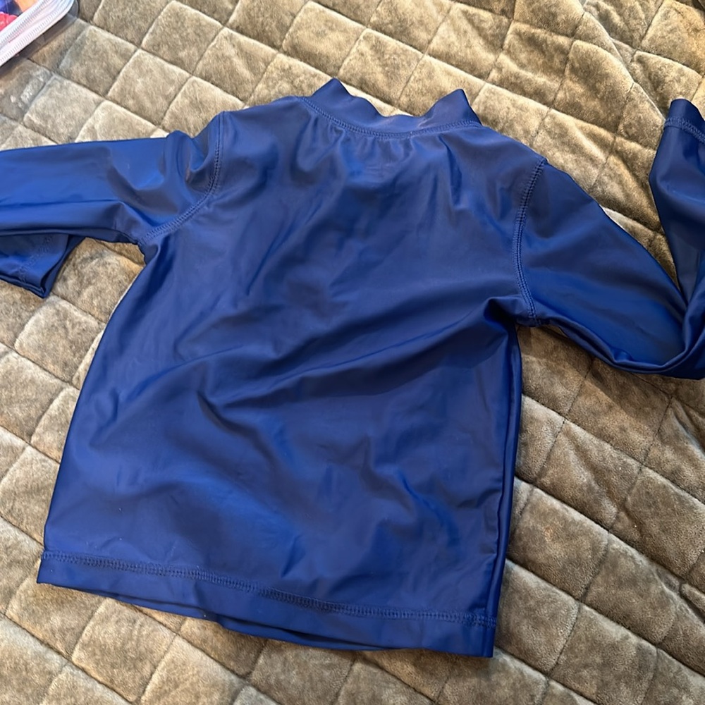Carter’s Rashguard- 2t - Picture 3 of 3